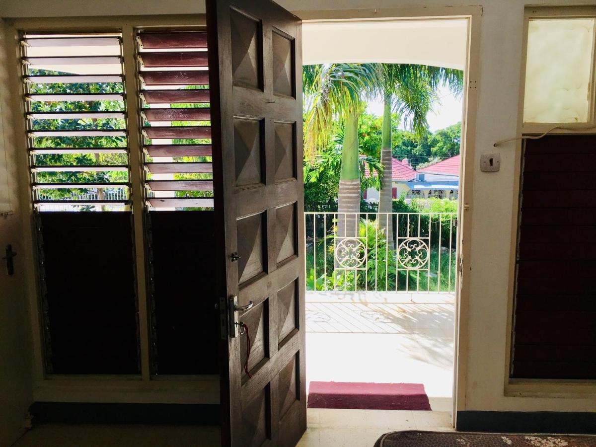 African Symbol Guest House Montego Bay Exterior photo