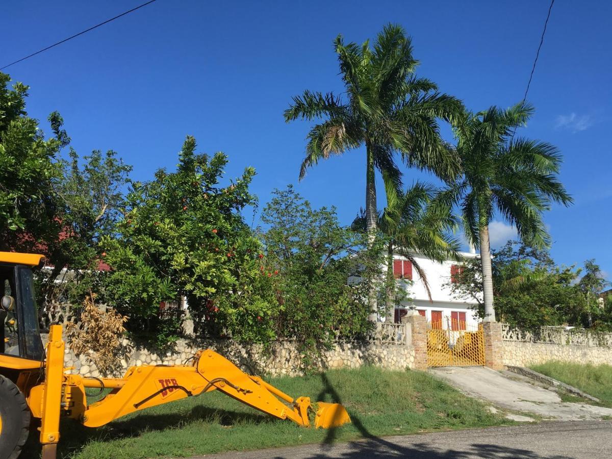 African Symbol Guest House Montego Bay Exterior photo