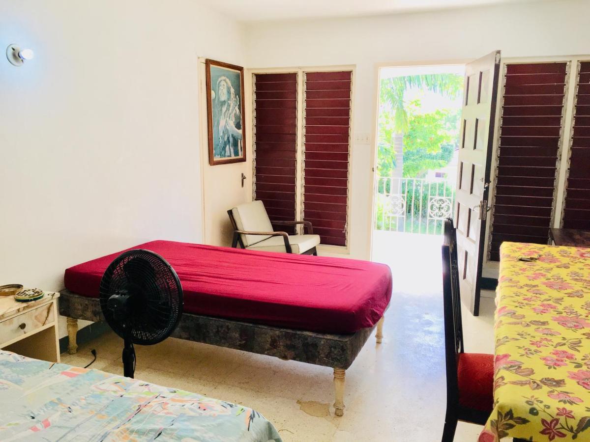 African Symbol Guest House Montego Bay Exterior photo